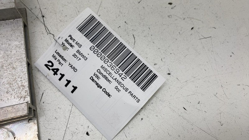 ⭕ 2014-2021 BMW i3 Front Right Passenger Side Fender Holder Support Bracket Assy