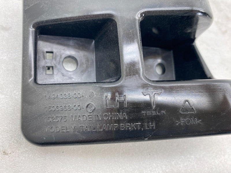 ⭕20-24 Model Y MY Rear Driver Side Tail Lamp Taillight Bracket Left 14