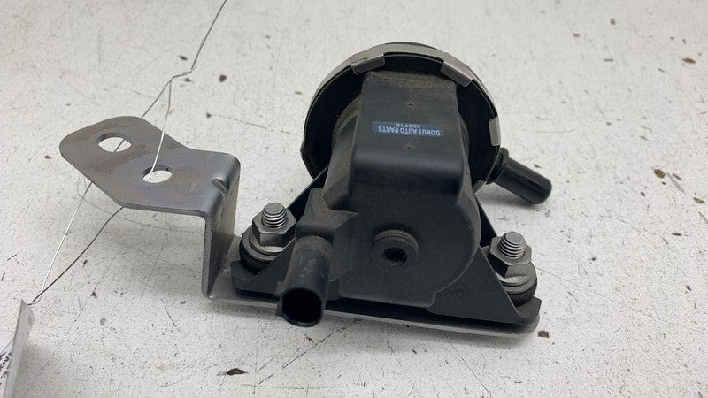 7424003 01 2018 2019 BMW 530e Emission Purge Solenoid Control Valve w/ Bracket 742400301