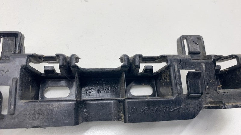 113685 14 2017-2022 BMW 530e Front Left Skirt Rocker Molding Panel Support Mount Bracket