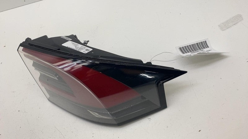 103433300A ⭕ 2016-2020 Tesla Model X Rear Right Outer Taillight LED Tail Lamp 1034333-00-A