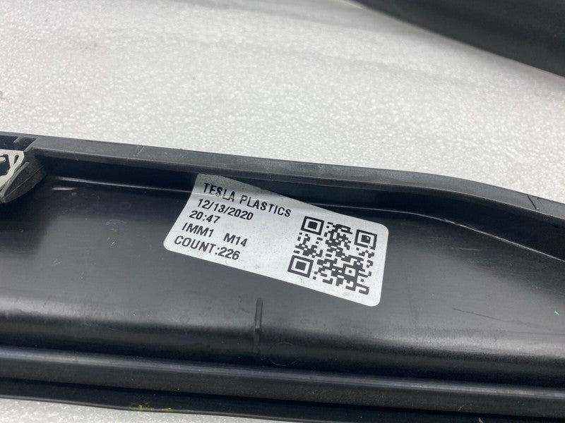 ⭕ 2012-2023 Tesla Model S Right Rocker Panel Scuff Plate Molding w/ Rubber Seal