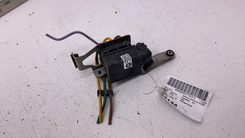 2012 2013 2014 2015 Tesla Model S Air Suspension Main Solenoid Valve w/ Bracket