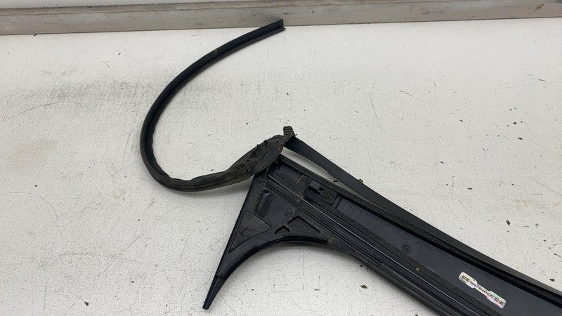 103236400C ⭕ 2016-2020 Tesla Model X Right B-Pillar Applique Glass w/ Seal RH 1032364-00-C
