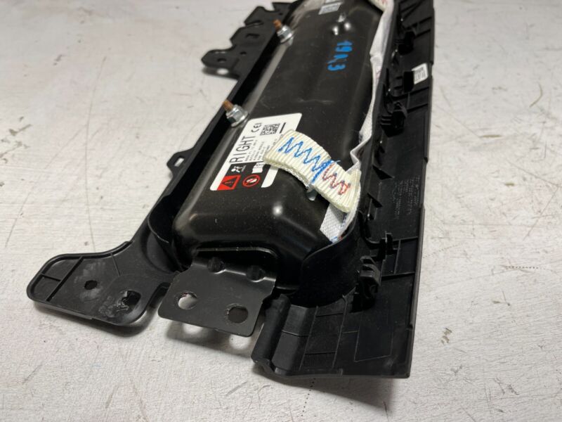 640508500F ❇️17-23 Tesla Model Y 3 Right Knee Airbag Passenger Safety Module RH OEM 1077826