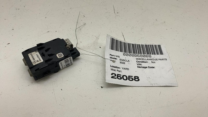 ⭕ 2022 Mercedes-Benz EQS 450+ Interior USB Charger Socket Interface A2