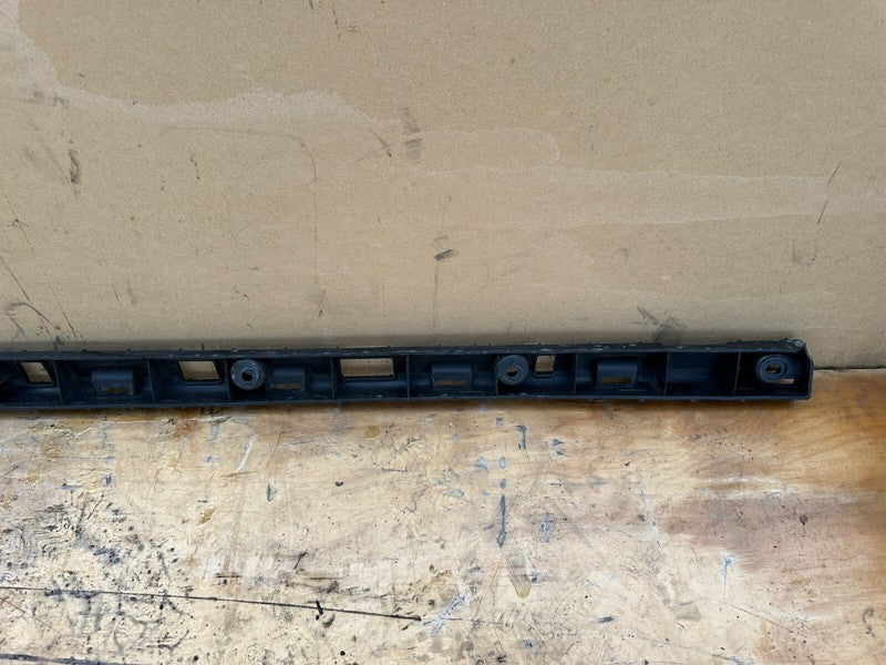 104312900B 16-20 Model X Right Rocker Carrier Bracket w/ Passive Entry Antenna 1043129-00-B