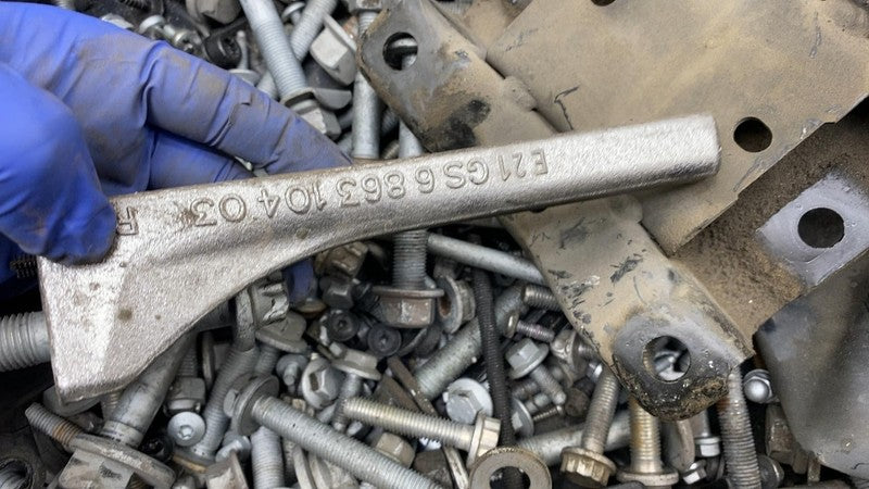 2011-2018 Porsche Cayenne Under Cover Pillar Cladding Shock Plate + SET of Bolt