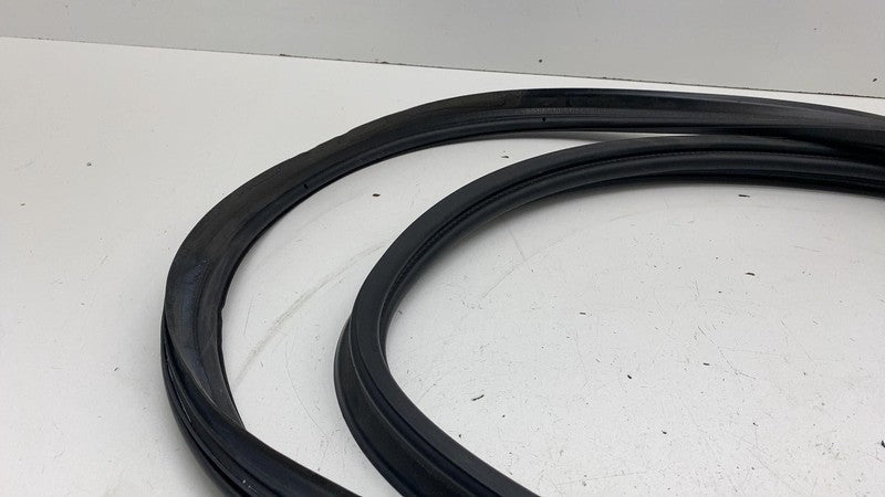31662573 ⭕ 2021-2023 Polestar 2 Rear Trunk Tailgate Weatherstrip Rubber Seal OEM 31662573