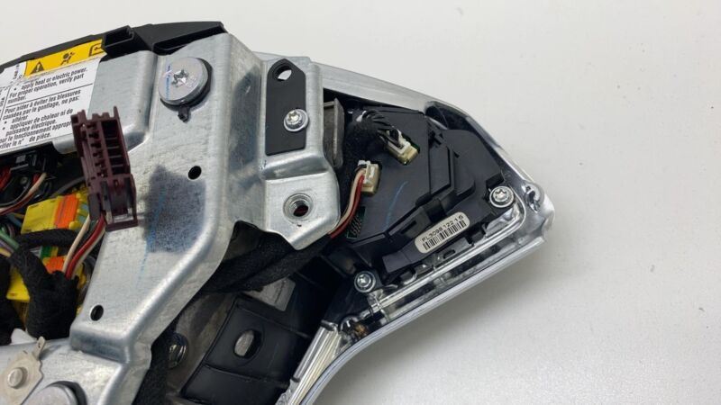 101426501C 2012-2015 Tesla Model S Steering Wheel Airbag Module w/ Retainer Plate Bracket