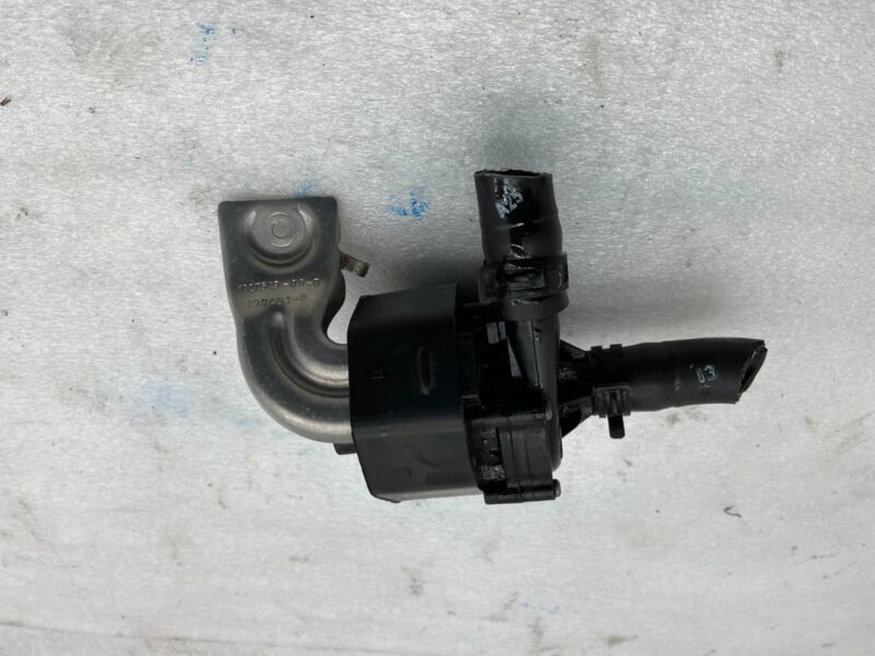 1027549 00 D 2016-2020 Tesla Model X MX Cooling System Auxiliary Coolant Water Pump Assembly