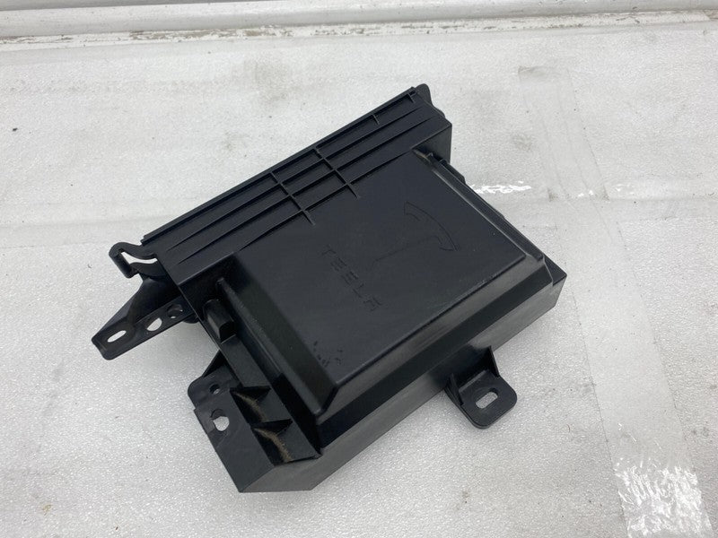 105835803C ⭕ 16-20 Model X Front Body Comfort Control Module ECU Enclosure Box 1058358-03-C