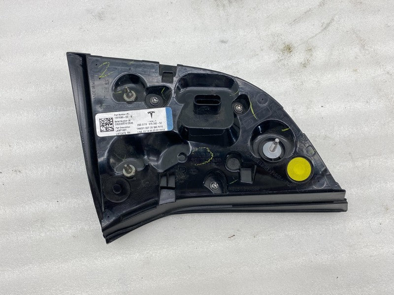 150208900B ⭕ 2017-2023 Model 3 Rear Right Inner Taillight LED Tail Lamp 4-Pin 1502089-00-B