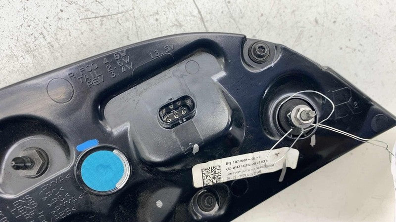 1077402-00-E ⭕ 2017-2023 Model 3 Rear Right Inner Taillight LED Tail Lamp 3-Pin 1077402-00-E