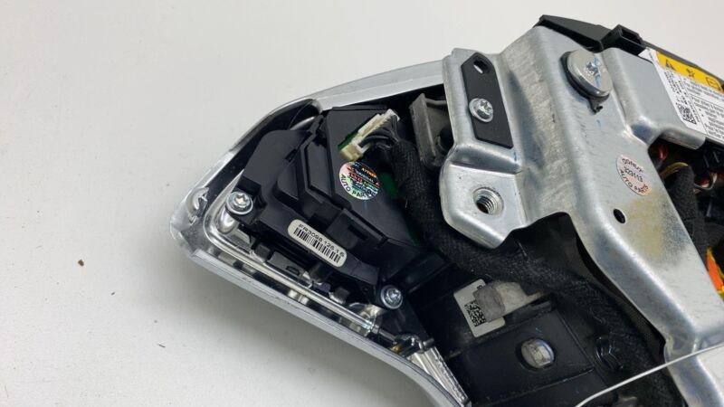 101426501C 2012-2015 Tesla Model S Steering Wheel Airbag Module w/ Retainer Plate Bracket