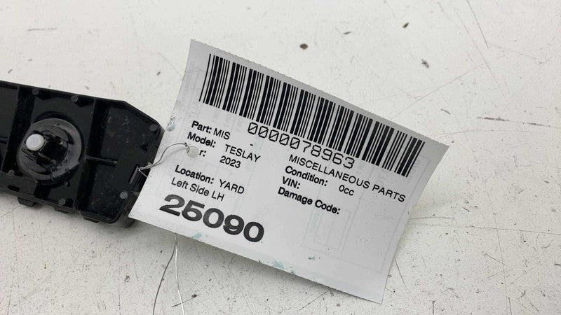 ⭕20-24 Model Y Rear Left Bumper Retainer Support & Taillamp Bracket 14