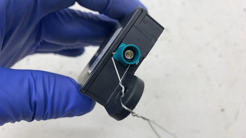 PT00039253G 2022-2024 Rivian R1T R1S Front Radio Antenna Amplifier Control Module Assembly