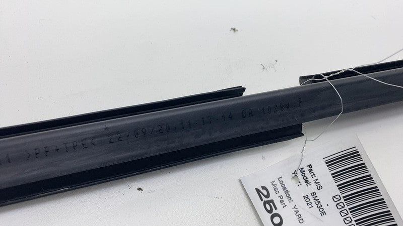 ⭕2021 BMW 530e G30 Rear Passenger Side Door Window Inner Weatherstrip