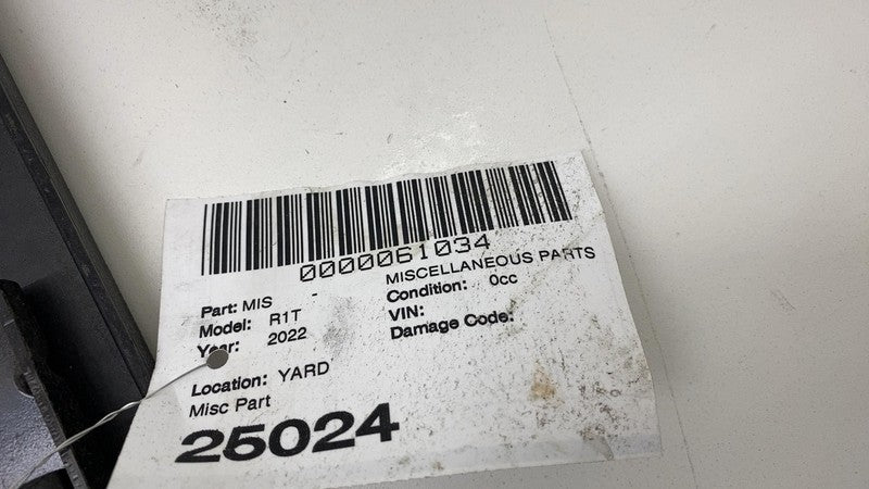 PT00002532 ⭕ 2022-2024 Rivian R1T Tailgate Rear Bed Sill Flap Trim Panel Cover PT00002532