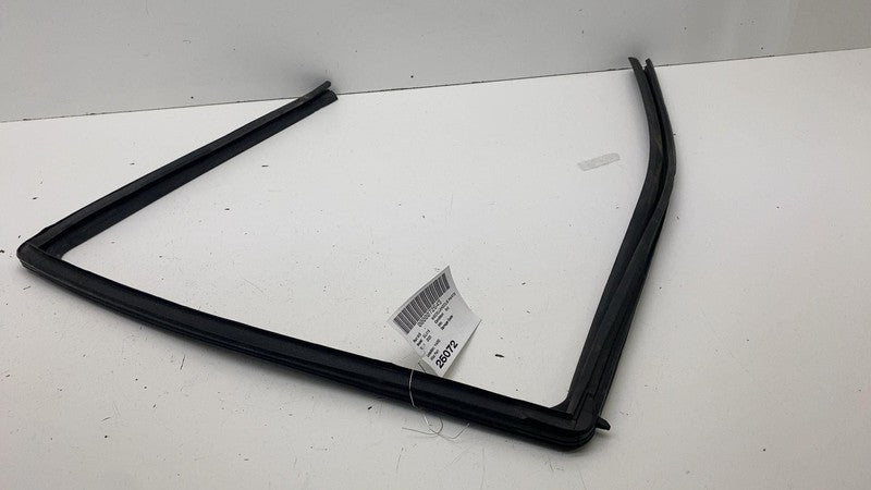 ⭕19-25 Chevrolet Silverado 1500 Rear Right Side Door Window Seal Weatherstrip RH