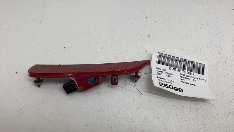 68229425AA ⭕ 2017-2025 Chrysler Pacifica Rear Left Marker Light Lamp Reflector 68229425AA