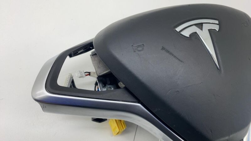 103677801B 2012-2015 Tesla Model S Steering Wheel Airbag Module w/ Retainer Plate Bracket