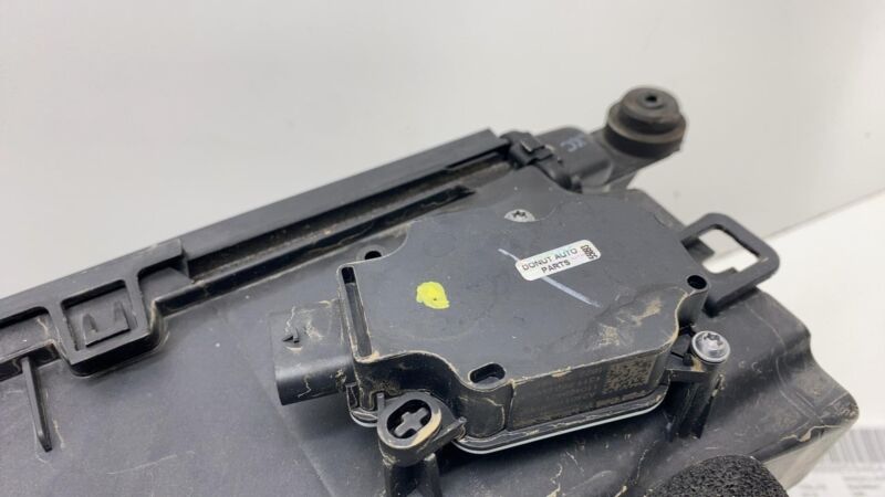 1058073-00-B ⭕12-20 Tesla Model S Radiator Shutter Air Duct Center Intake Grille 1058073-00-B