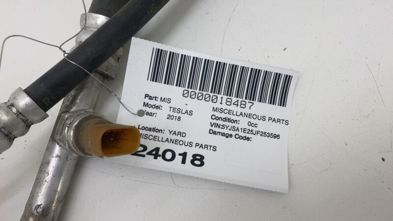 106258300C 2016-2020 Tesla Model S MS A/C Lower Liquid & Chiller Suction Line Pipe Assy OEM
