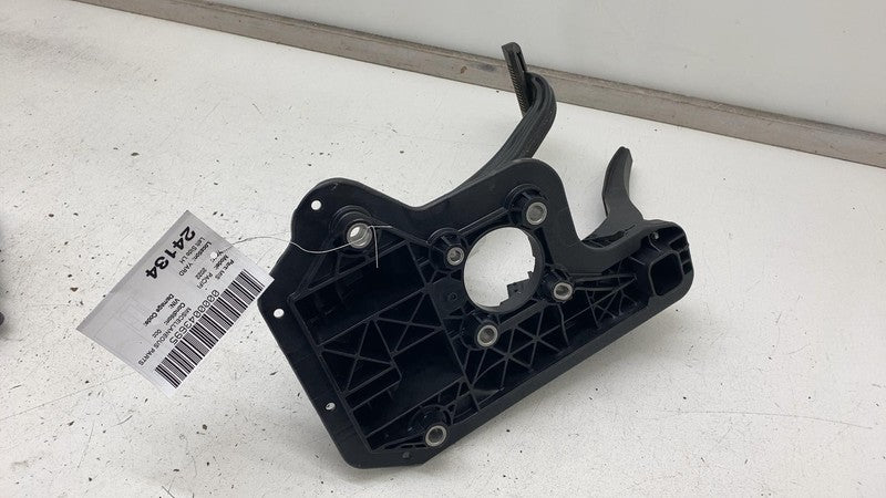 04581677AB 17-24 Chrysler Pacifica Front Stop Brake Pedal & Accelerator Throttle 04581677AB