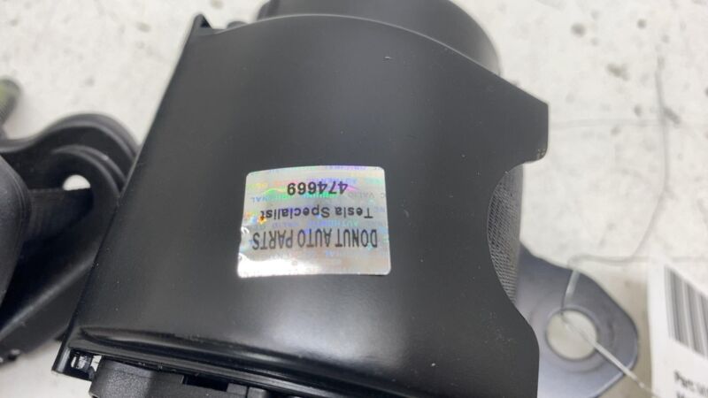 2022-2024 Rivian R1T Rear Center Seat Belt Retractor PT00001051-H