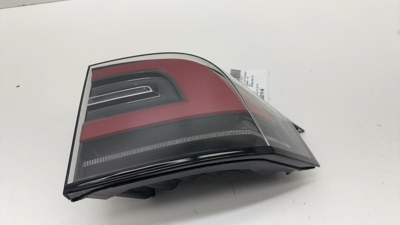 1034333-00-B ⭕ 2016-2020 Tesla Model X Rear Right Outer Taillight LED Tail Lamp 1034333-00-B