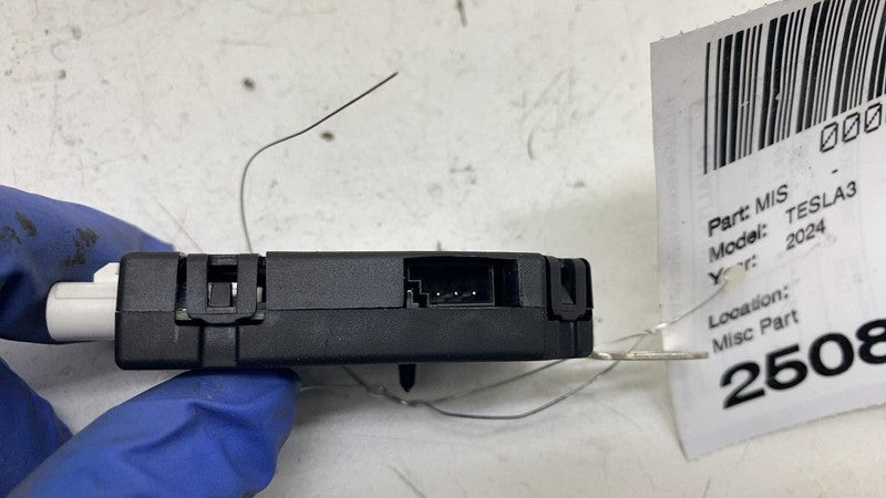 107973500A ⭕ 24-25 Tesla Model 3 Infotainment Antenna Amplifier AMP Radio FM 1079735-00-A