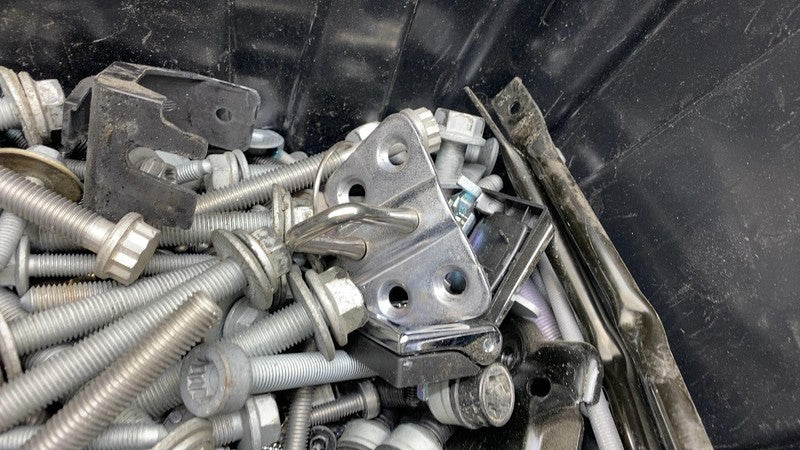 ⭕ 2024 Porsche Cayenne SET of Bolt & Nut w/ Luggage Tie Down Hook & St