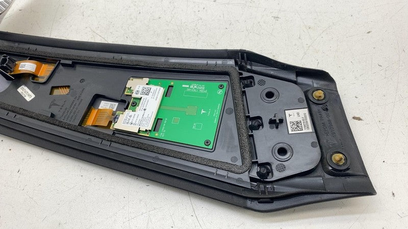 1734282-00 ⭕ 24-25 Tesla Model 3 Passenger Side B-Pillar Applique Glass Trim Molding Right