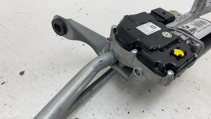 W000061428 2018 2019 BMW 530e G30 Front Windshield Wiper Transmission Linkage w/ Motor Assy