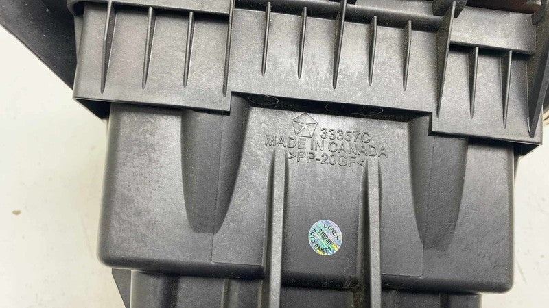 ⭕17-25 Chrysler Pacifica Engine Air Cleaner Intake Filter Housing Box