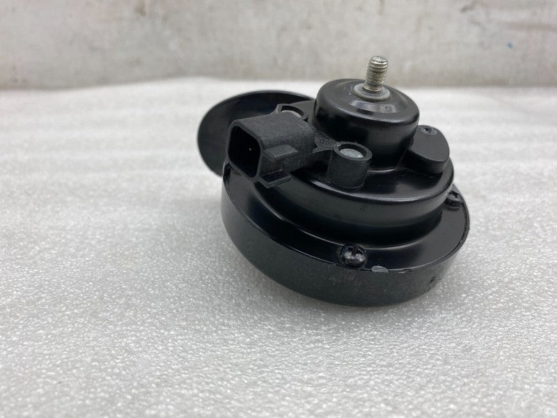 E1 0020046 ⭕ 2012-2020 Tesla Model S MS Seger High Pitch Tone Horn 12V 510 Hertz w/ Bracket