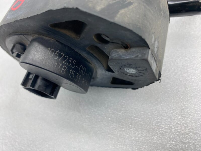 105723500G 2016-2020 Tesla Model S MS Electric Auxiliary Coolant Water Pump w/ Bracket Assy