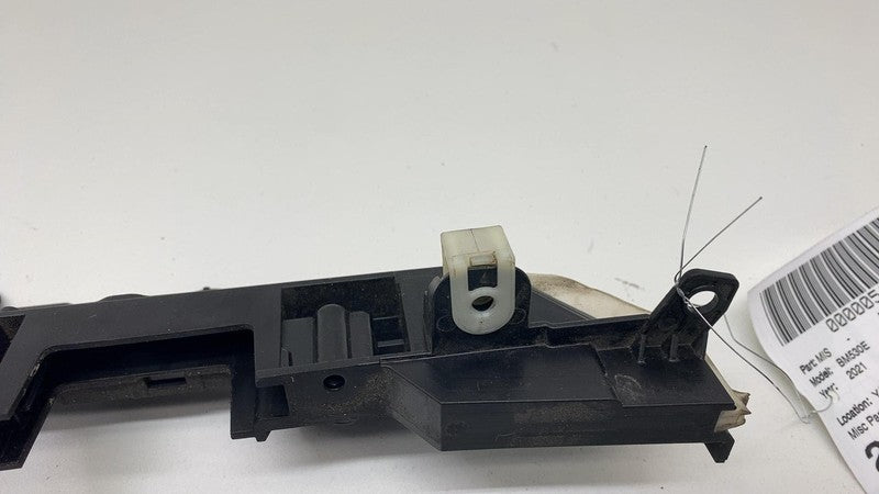 586509 10 2021 BMW 530e G30 Front Driver Side Lower Wire Wiring Guide Mount Bracket Left