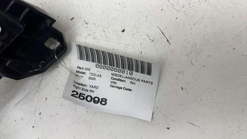 175710000C ⭕ 24-25 Model 3 Rear Passenger Taillight Tail Lamp Mount Bracket RH 1755643-00-D