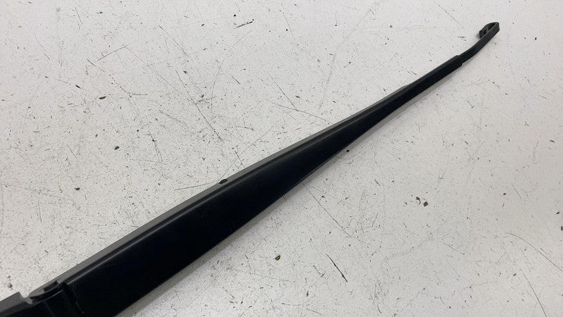 ⭕ 2025 Rivian R1S Front Left Driver Side Windshield Wiper Arm OEM
