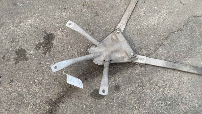 7401270 04 2018 2019 BMW 530e G30 Rear Body Torsion Bar Support Bracket Mount Bracket OEM