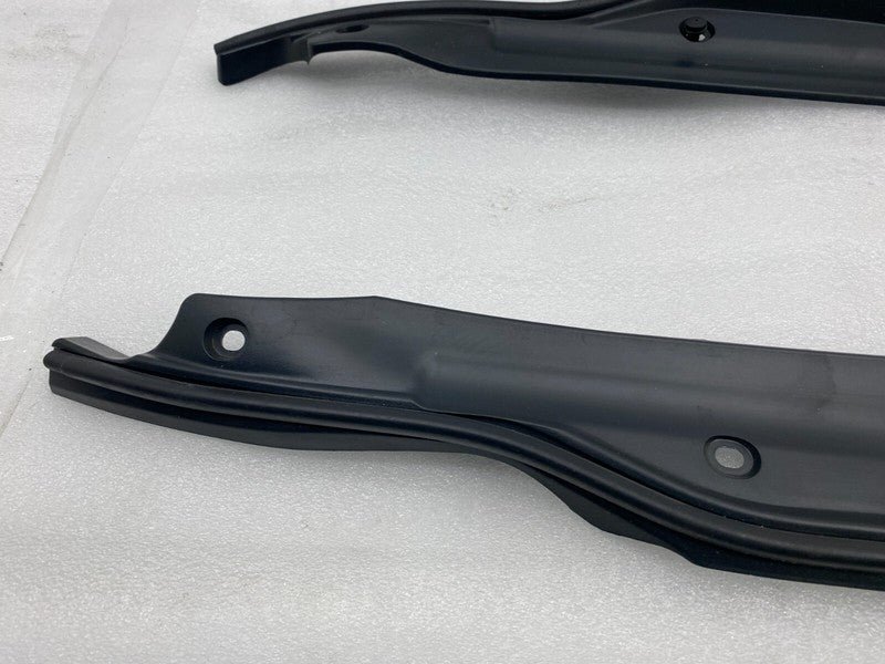 6007576 00 ⭕ 12-25 Model S Rear Left/Right Tailgate Trunk Pinch Sensor Trim 6007576/6007570