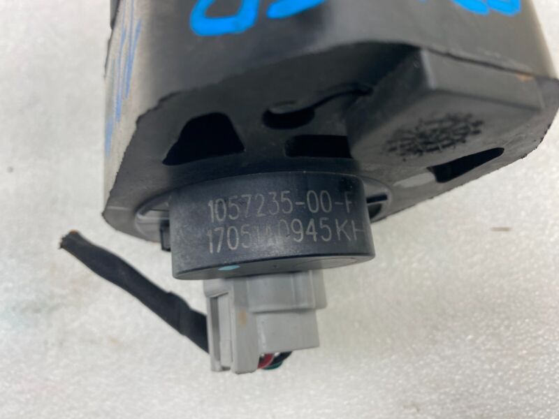 1057235 00 F 2016-2021 Tesla Model S MS Auxiliary Coolant Water Pump Assembly 105723500F Used