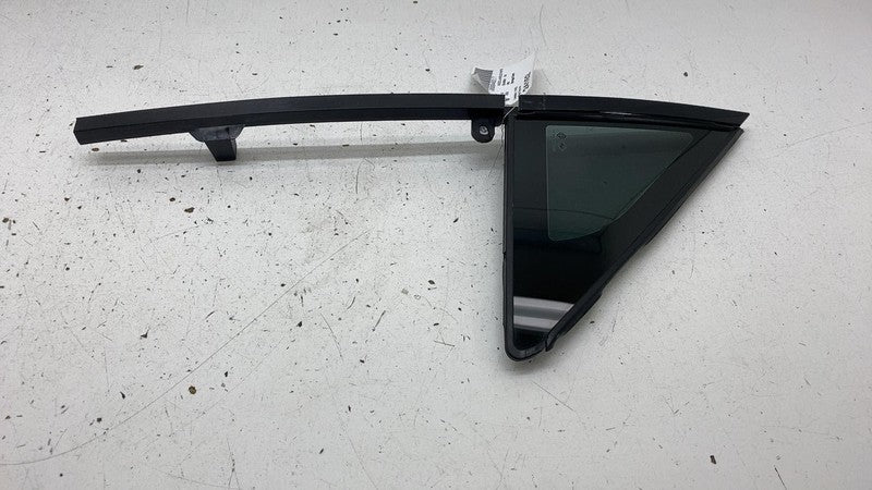 PT00009493 G 2022-2024 Rivian R1T R1S Passenger Side Door Corner Window Glass Right Assembly