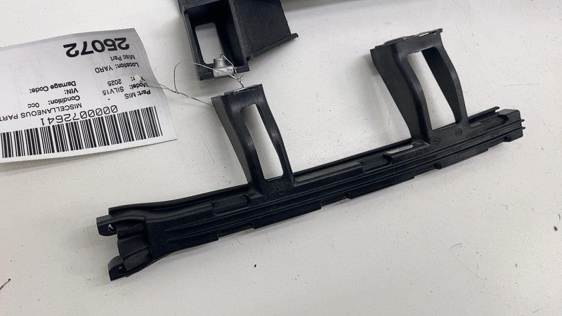 84923389 ⭕ 19-25 Chevrolet Silverado 1500 Rear Right Door Window Glass Channel 84923389