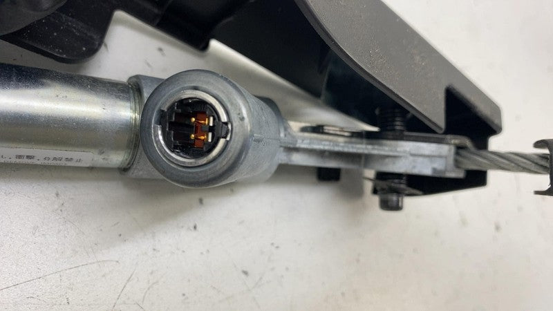 100526500B 12-20 Model S Front Right Lap Pretensioner 16-20 Model X Front Left 1005265-00-B