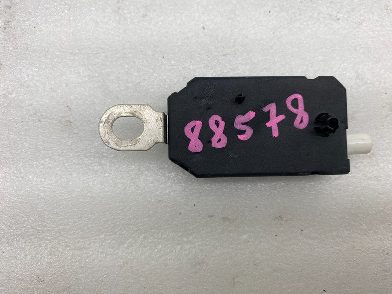 107973500A ⭕ 17-23 Tesla Model 3 Y Infotainment Antenna Amplifier AMP Radio FM 1079735-00-A