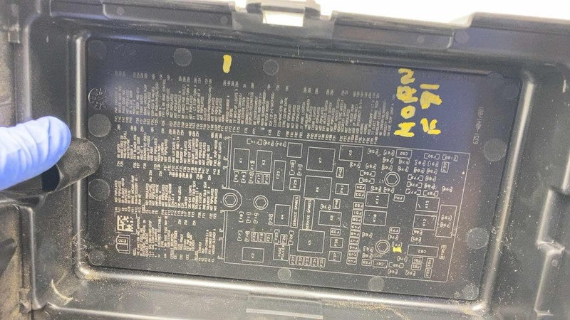 63565387 ⭕ 2018-2021 Chrysler Pacifica Engine Fusebox Fuse Box Relay Module OEM 6356-5387