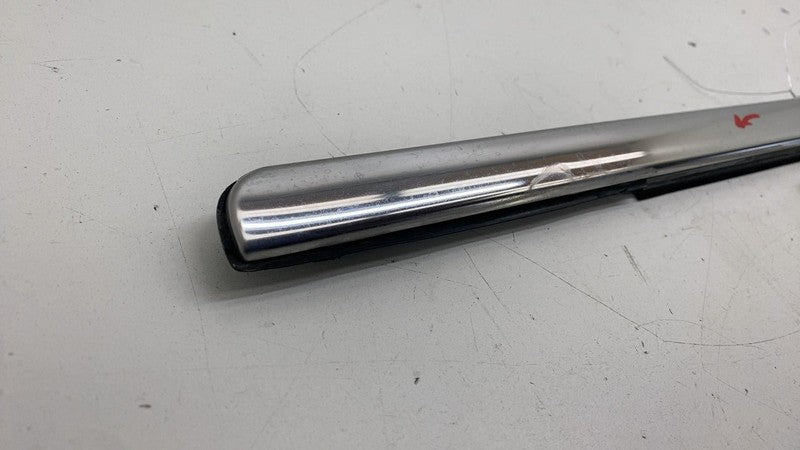 ⭕ 18-21 Lincoln Navigator Front Right Side Door Window Belt Molding Ch